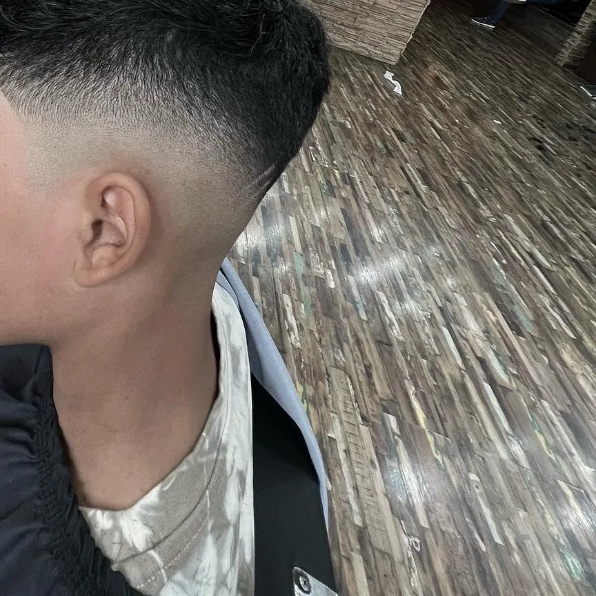 Locken mit kurzen Seiten